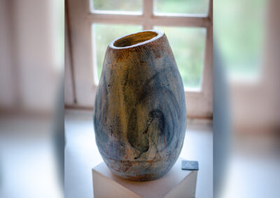 Photo de poterie en colombins _ exposition 2022 au Manoir de Saint-Félix à Rodez